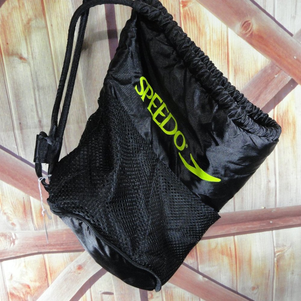 SPEEDO BEACH/POOL SLING BAG~Multi mesh compartments, 2 pockets inside~13x14.